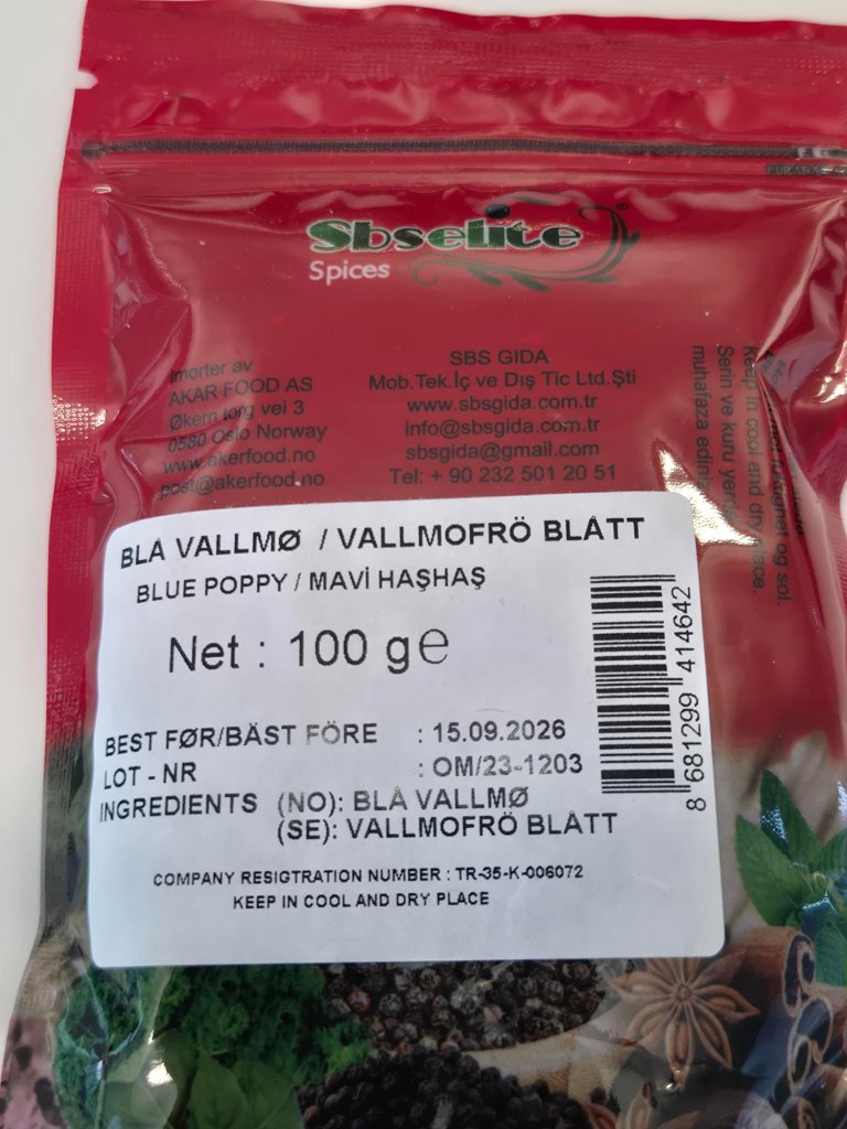Rød pose med etikett og teksten Sbselite Blå valmuefrø